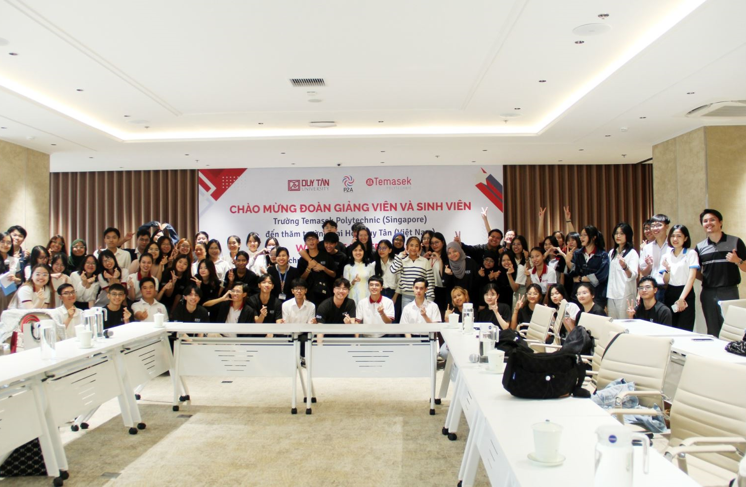 Chương trình giao lưu văn hóa giữa sinh viên trường Temasek Polytechnic và sinh viên Trường Đại học Duy Tân